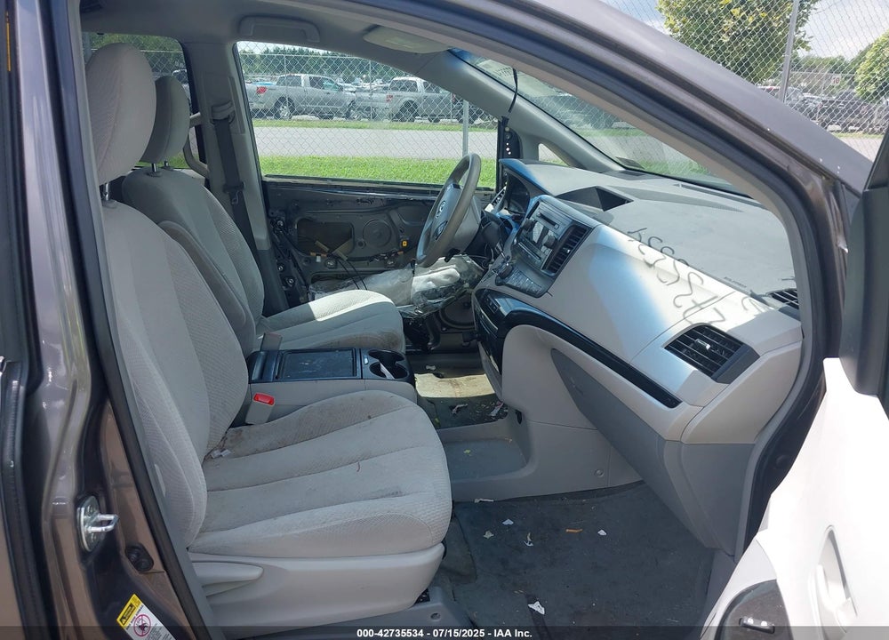 2014 TOYOTA SIENNA LE V6 8 PASSENGER VIN: 5TDKK3DC3ES435091