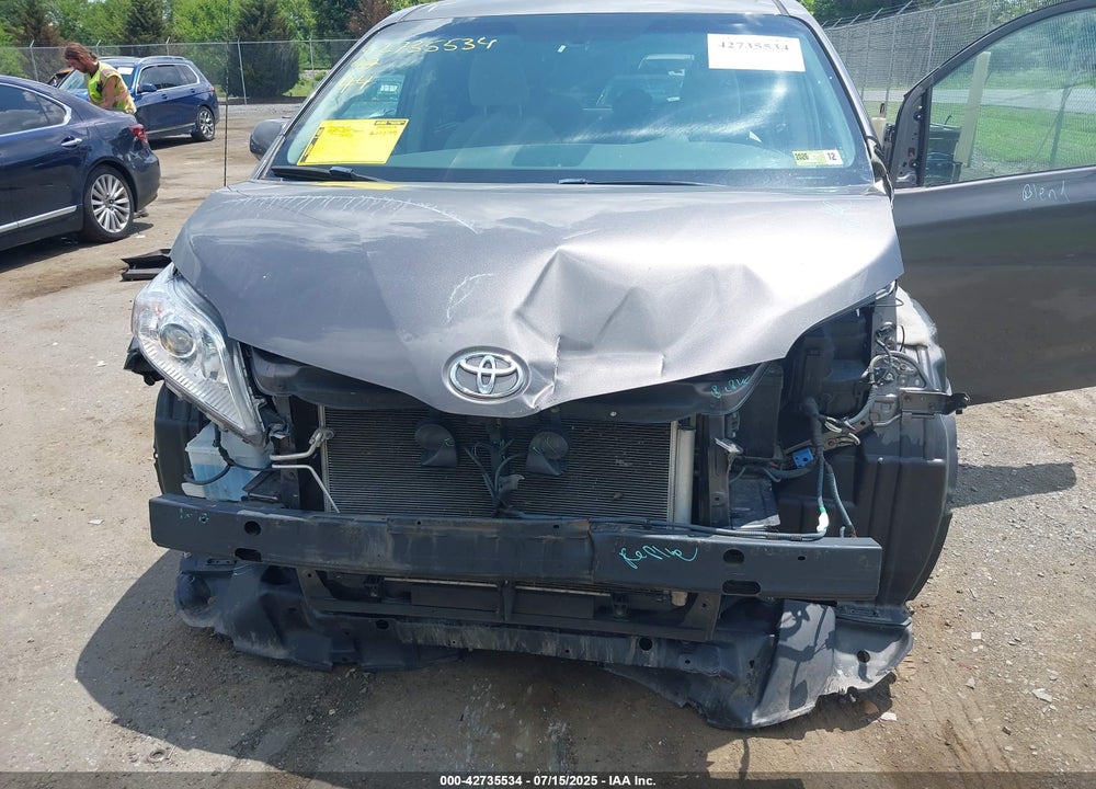2014 TOYOTA SIENNA LE V6 8 PASSENGER VIN: 5TDKK3DC3ES435091