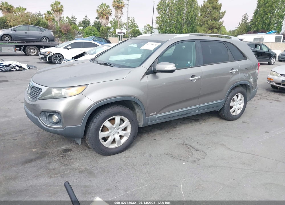 2011 KIA SORENTO VIN: 5XYKTCA11BG022529