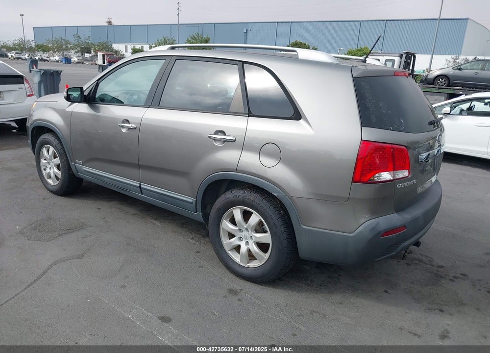 2011 KIA SORENTO VIN: 5XYKTCA11BG022529
