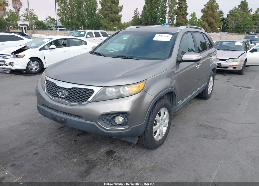 2011 KIA SORENTO VIN: 5XYKTCA11BG022529