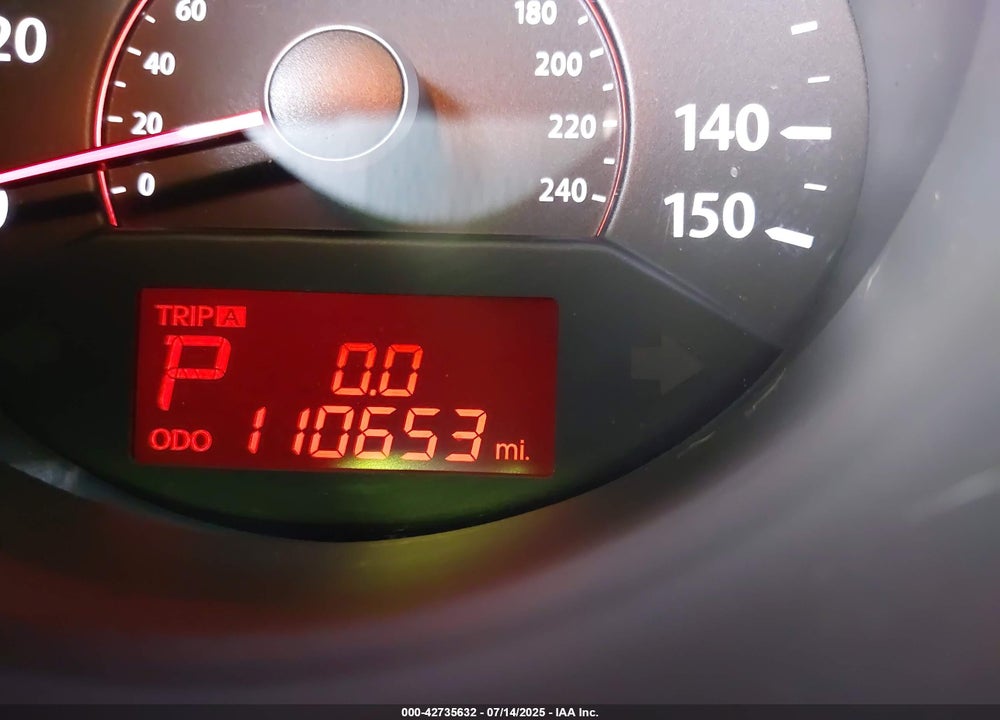 2011 KIA SORENTO VIN: 5XYKTCA11BG022529