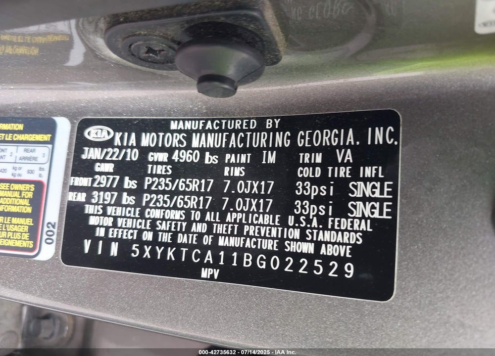 2011 KIA SORENTO VIN: 5XYKTCA11BG022529