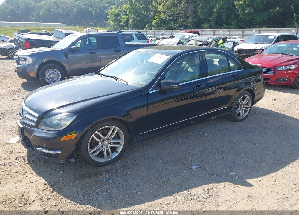 2012 MERCEDES-BENZ C CLASS VIN: WDDGF8BB8CR200253