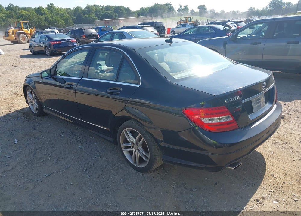 2012 MERCEDES-BENZ C CLASS VIN: WDDGF8BB8CR200253