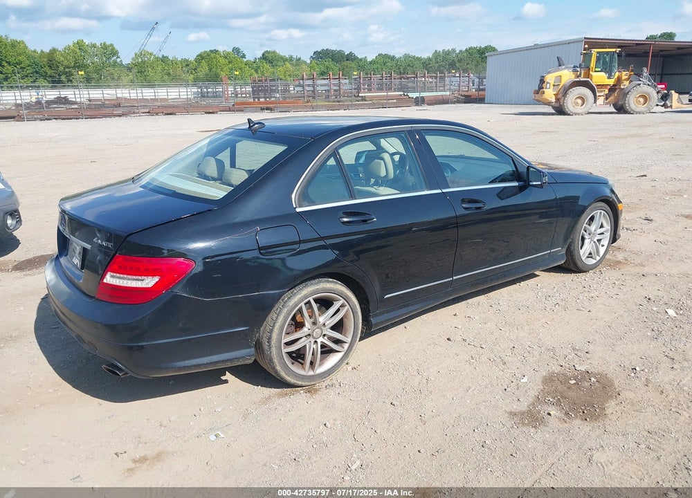 2012 MERCEDES-BENZ C CLASS VIN: WDDGF8BB8CR200253