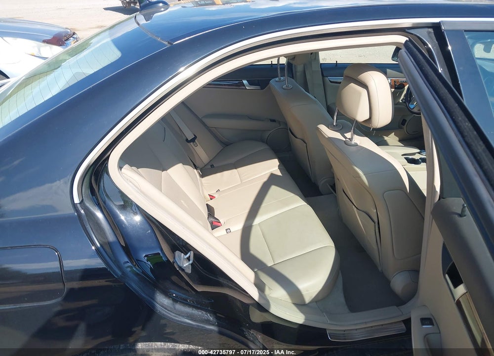 2012 MERCEDES-BENZ C CLASS VIN: WDDGF8BB8CR200253