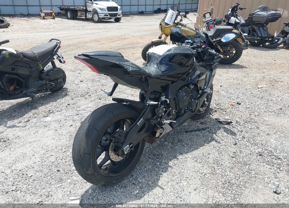 2024 YAMAHA YZFR1 VIN: JYARN66E6RA004779