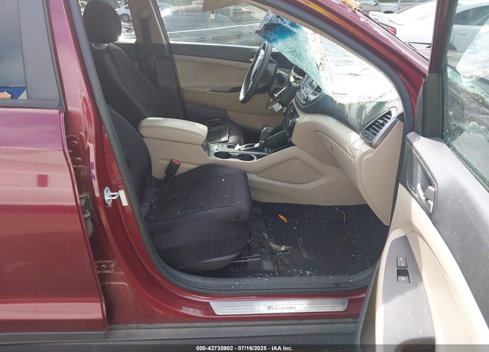 2018 HYUNDAI TUCSON SE VIN: KM8J23A48JU611675