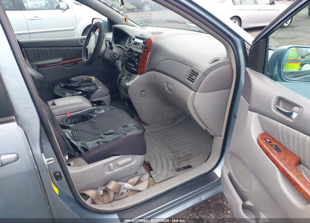 2005 TOYOTA SIENNA XLE VIN: 5TDZA22C25S304944