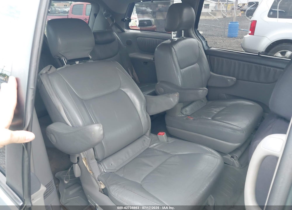 2005 TOYOTA SIENNA XLE VIN: 5TDZA22C25S304944