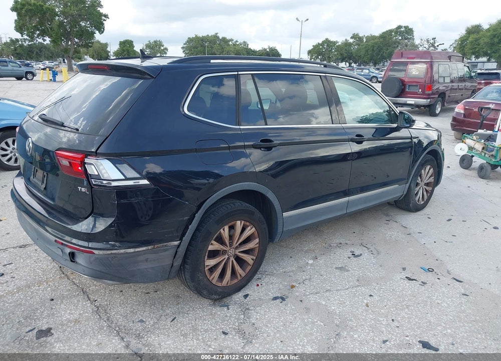 2018 VOLKSWAGEN TIGUAN VIN: 3VV3B7AX0JM178597
