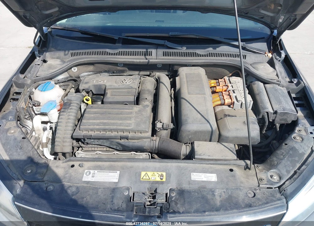 2013 VOLKSWAGEN JETTA HYBRID SEL VIN: 3VW637AJ3DM305798