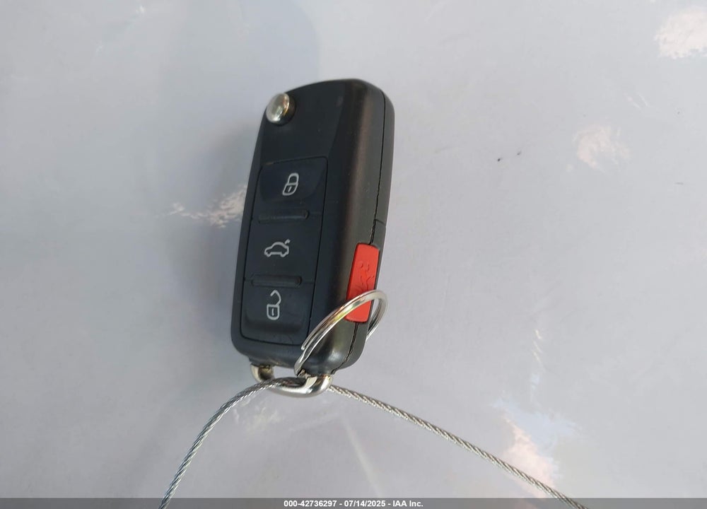 2013 VOLKSWAGEN JETTA HYBRID SEL VIN: 3VW637AJ3DM305798