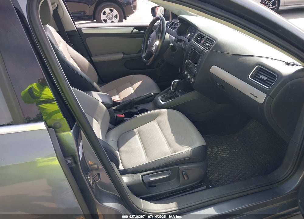 2013 VOLKSWAGEN JETTA HYBRID SEL VIN: 3VW637AJ3DM305798