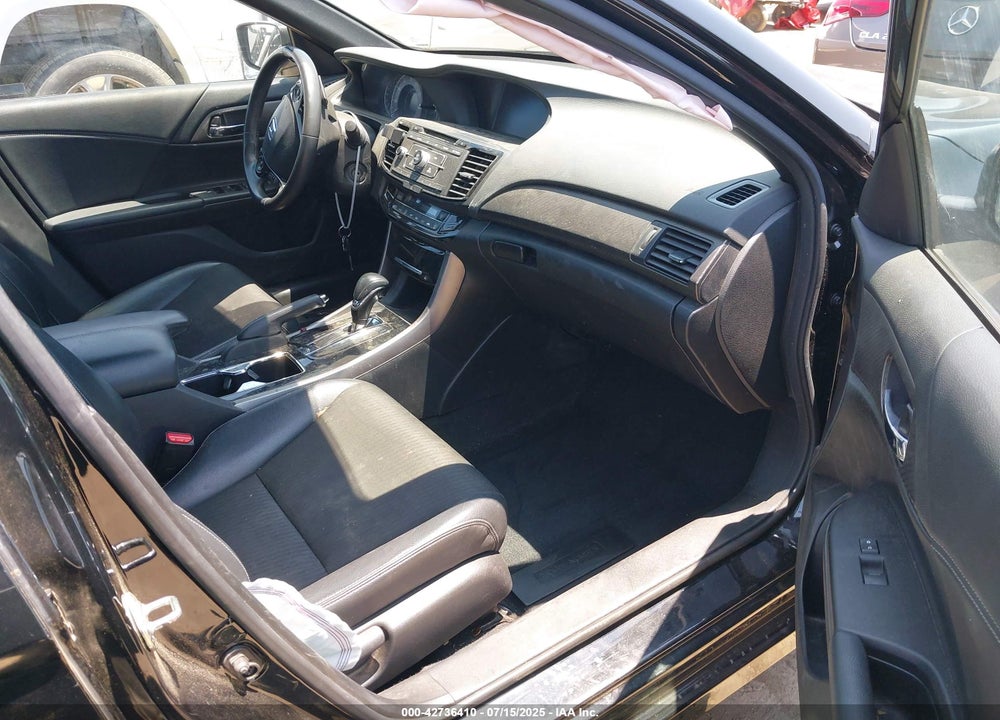 2017 HONDA ACCORD VIN: 1HGCR2F54HA302495