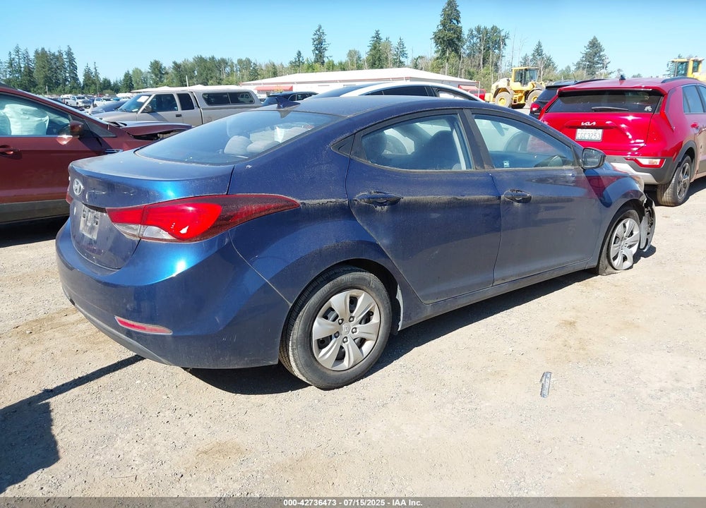2016 HYUNDAI ELANTRA VIN: 5NPDH4AE4GH675133