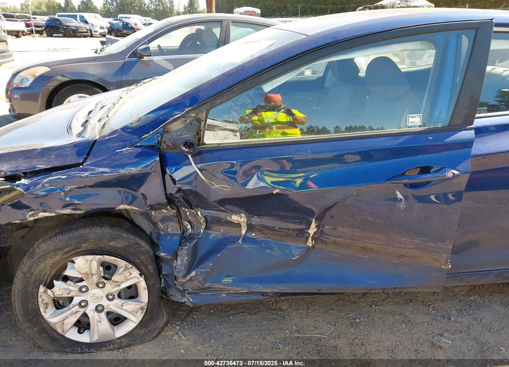 2016 HYUNDAI ELANTRA VIN: 5NPDH4AE4GH675133