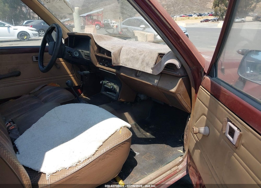 1985 TOYOTA PICKUP 1/2 TON RN55 VIN: JT4RN55R5F0104215