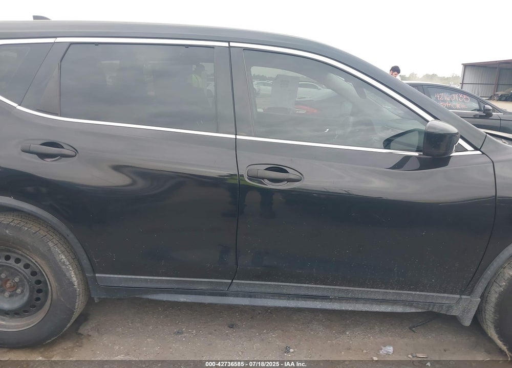 2018 NISSAN ROGUE VIN: KNMAT2MV9JP536810