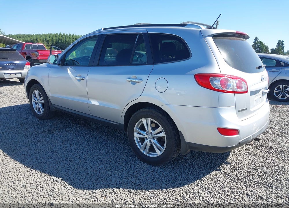 2011 HYUNDAI SANTA FE VIN: 5XYZKDAG8BG077068