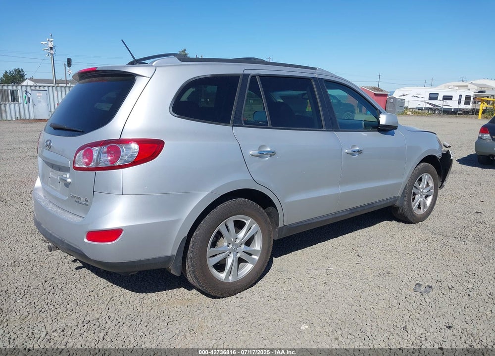 2011 HYUNDAI SANTA FE VIN: 5XYZKDAG8BG077068