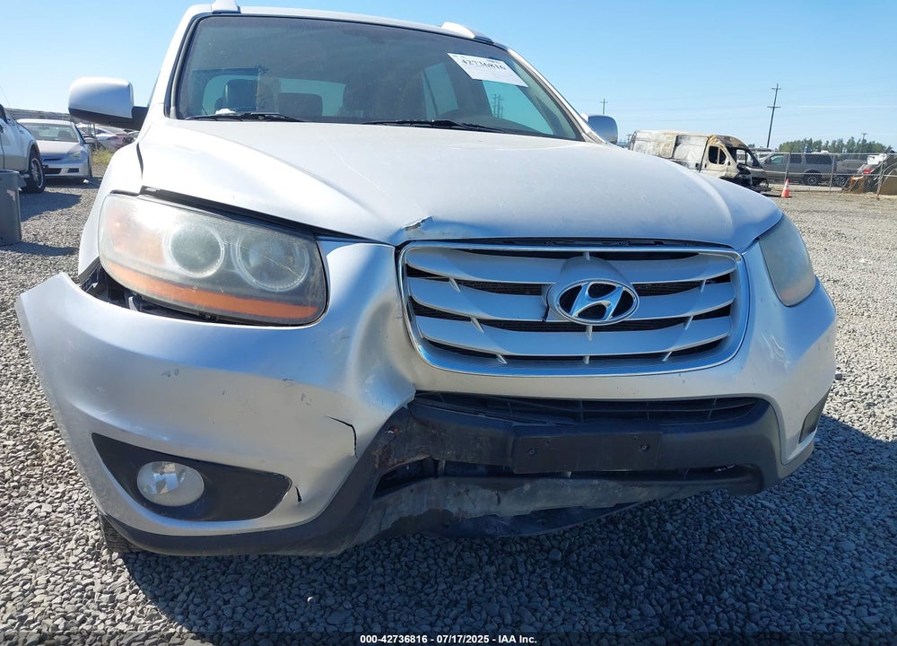 2011 HYUNDAI SANTA FE VIN: 5XYZKDAG8BG077068