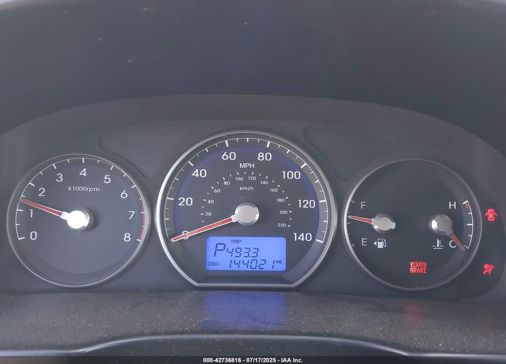 2011 HYUNDAI SANTA FE VIN: 5XYZKDAG8BG077068