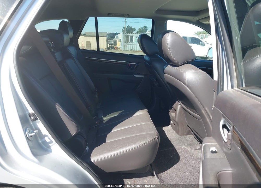 2011 HYUNDAI SANTA FE VIN: 5XYZKDAG8BG077068