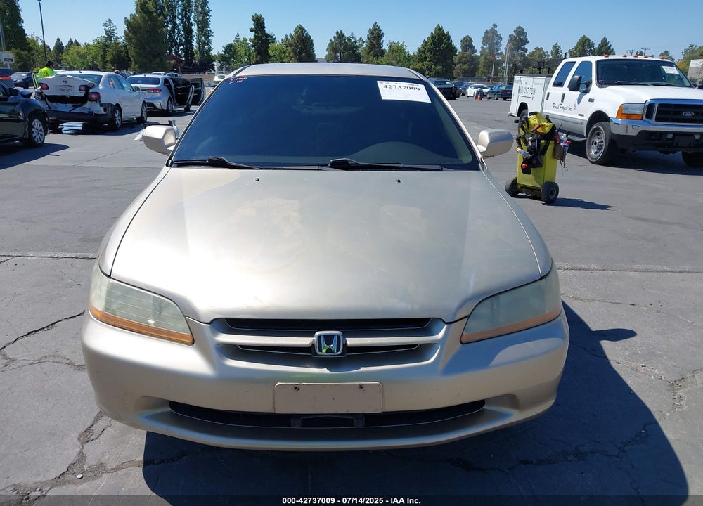 2000 HONDA ACCORD 2.3 LX VIN: 3HGCG6659YG702289