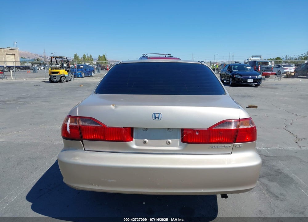 2000 HONDA ACCORD 2.3 LX VIN: 3HGCG6659YG702289