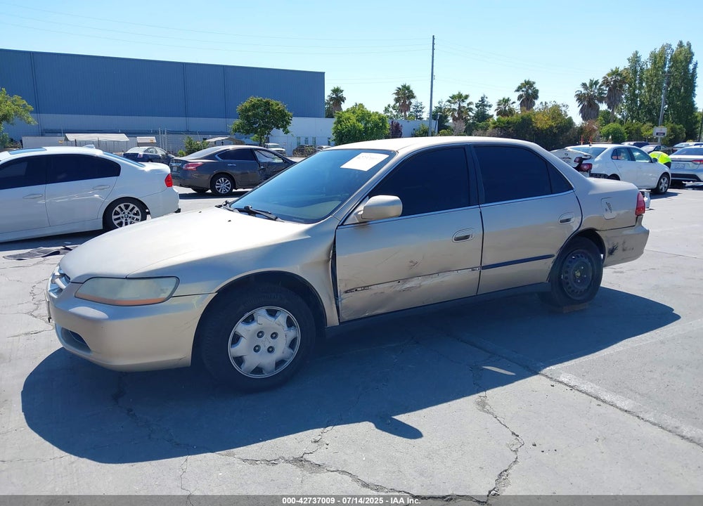 2000 HONDA ACCORD 2.3 LX VIN: 3HGCG6659YG702289