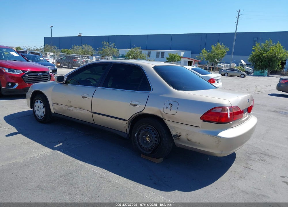 2000 HONDA ACCORD 2.3 LX VIN: 3HGCG6659YG702289