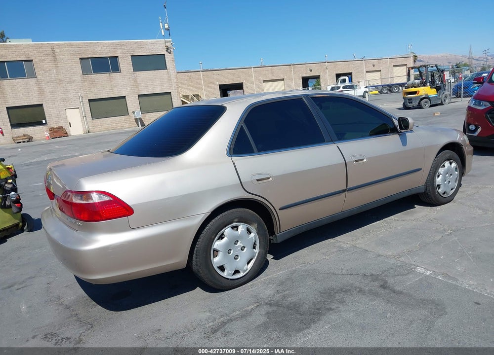 2000 HONDA ACCORD 2.3 LX VIN: 3HGCG6659YG702289
