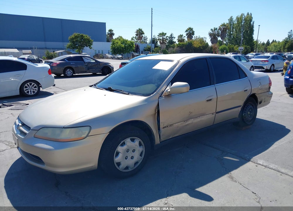 2000 HONDA ACCORD 2.3 LX VIN: 3HGCG6659YG702289