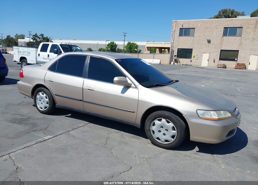 2000 HONDA ACCORD 2.3 LX VIN: 3HGCG6659YG702289