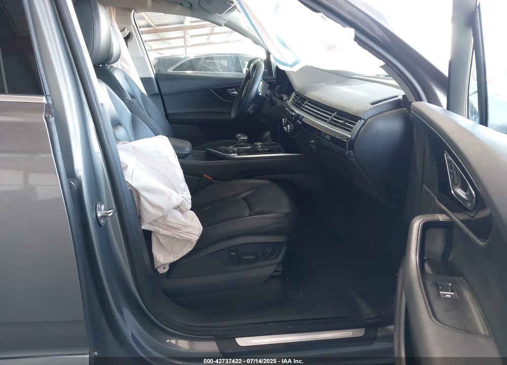 2017 AUDI Q7 VIN: WA1VAAF77HD000217