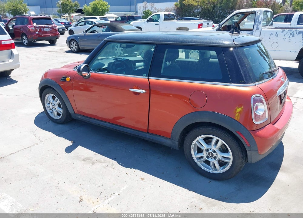 2013 MINI COOPER VIN: WMWSU3C54DT545660