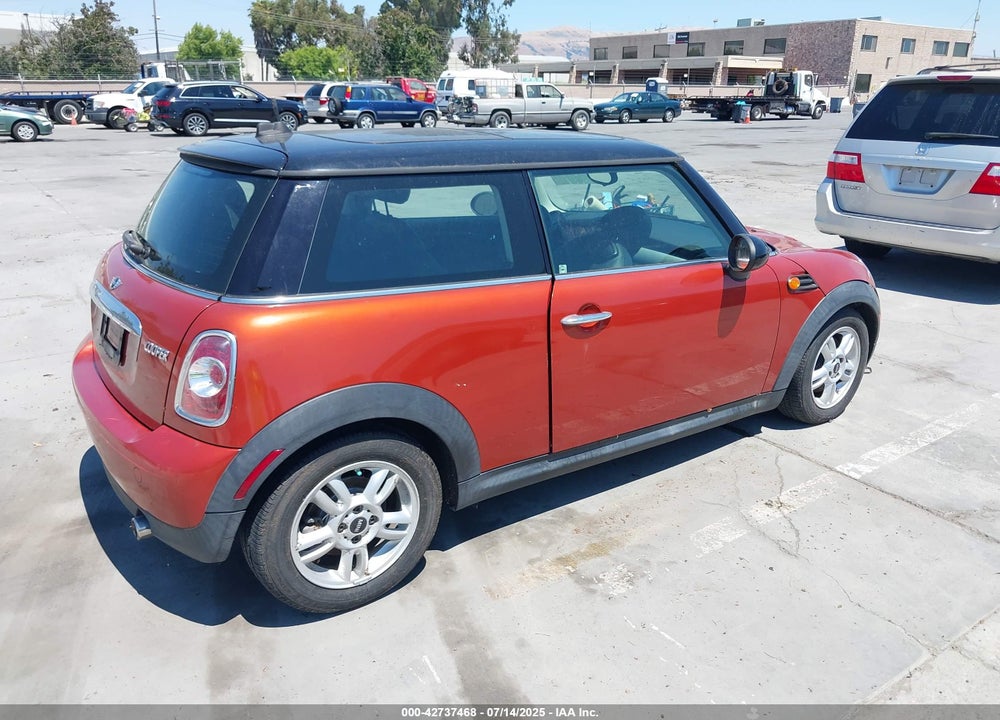 2013 MINI COOPER VIN: WMWSU3C54DT545660
