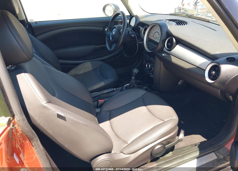 2013 MINI COOPER VIN: WMWSU3C54DT545660