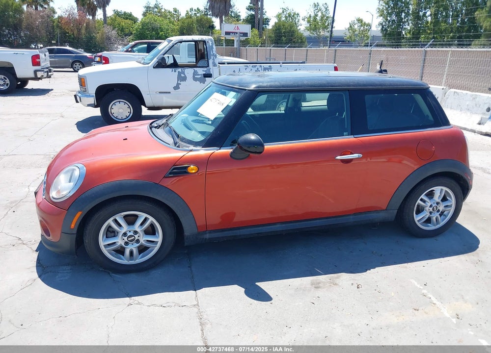 2013 MINI COOPER VIN: WMWSU3C54DT545660
