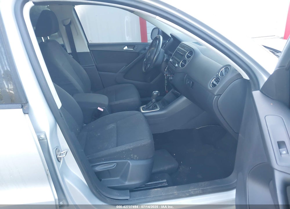 2013 VOLKSWAGEN TIGUAN VIN: WVGAV3AX0DW562532