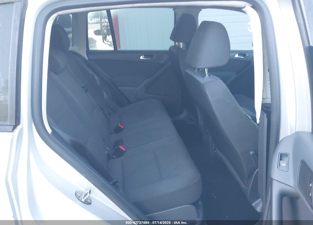 2013 VOLKSWAGEN TIGUAN VIN: WVGAV3AX0DW562532