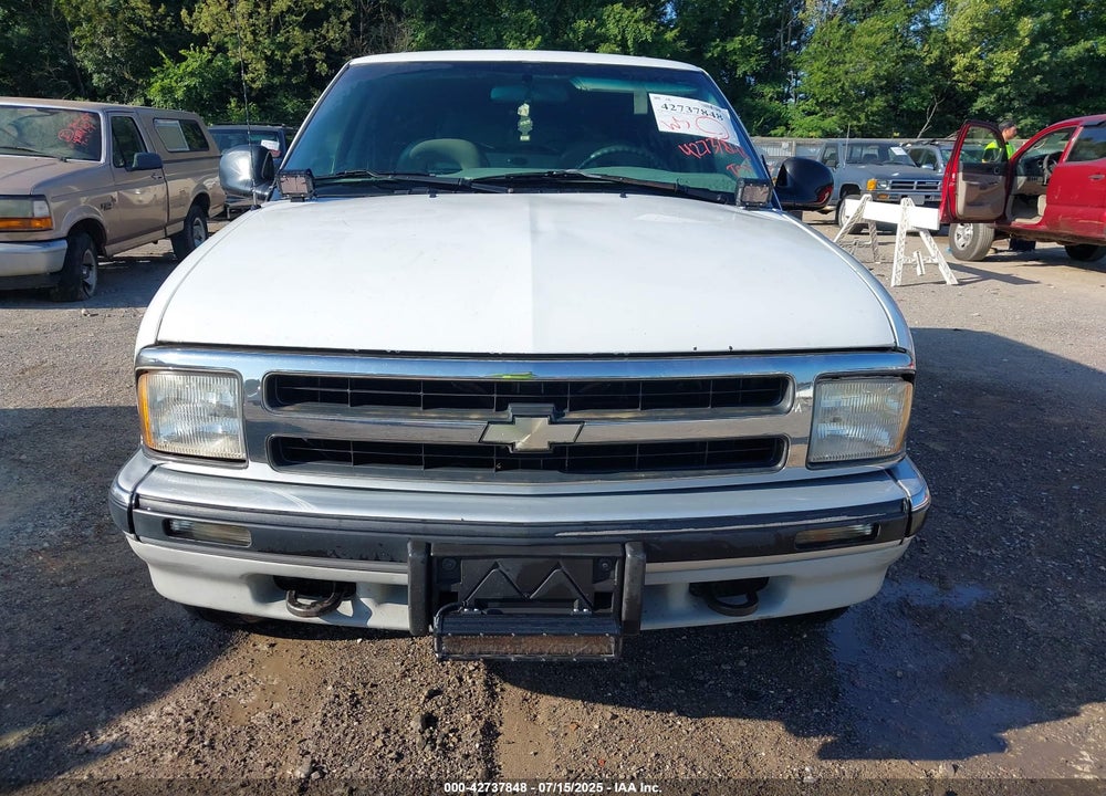 1996 CHEVROLET BLAZER VIN: 1GNDT13W2T2203227