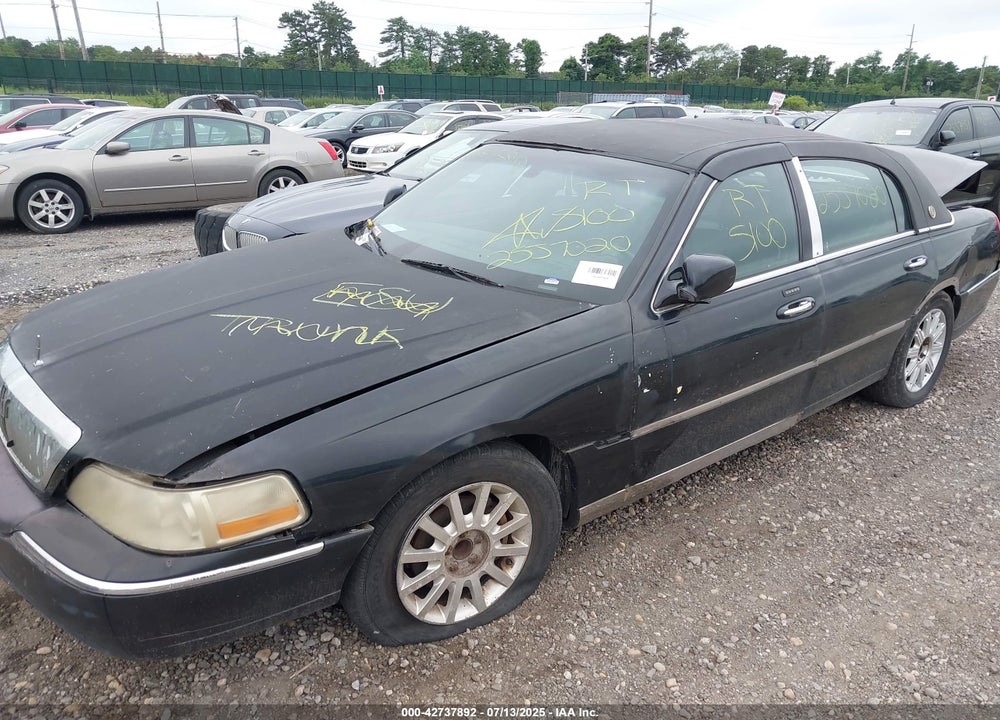 2009 LINCOLN TOWN CAR VIN: 2LNHM82V89X619390