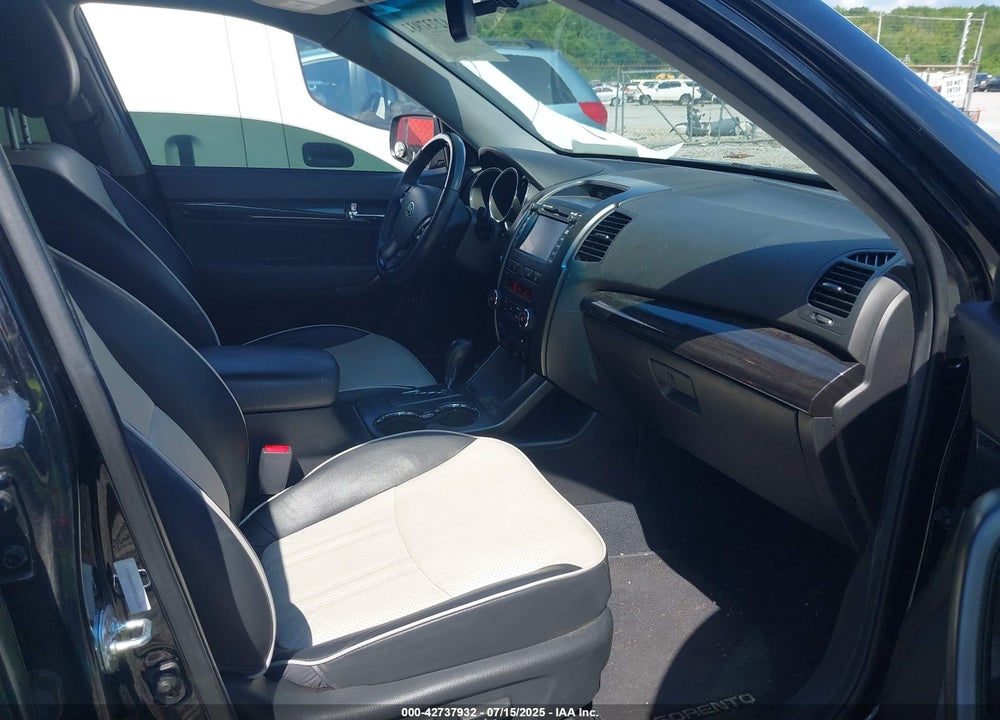 2013 KIA SORENTO VIN: 5XYKW4A27DG331673