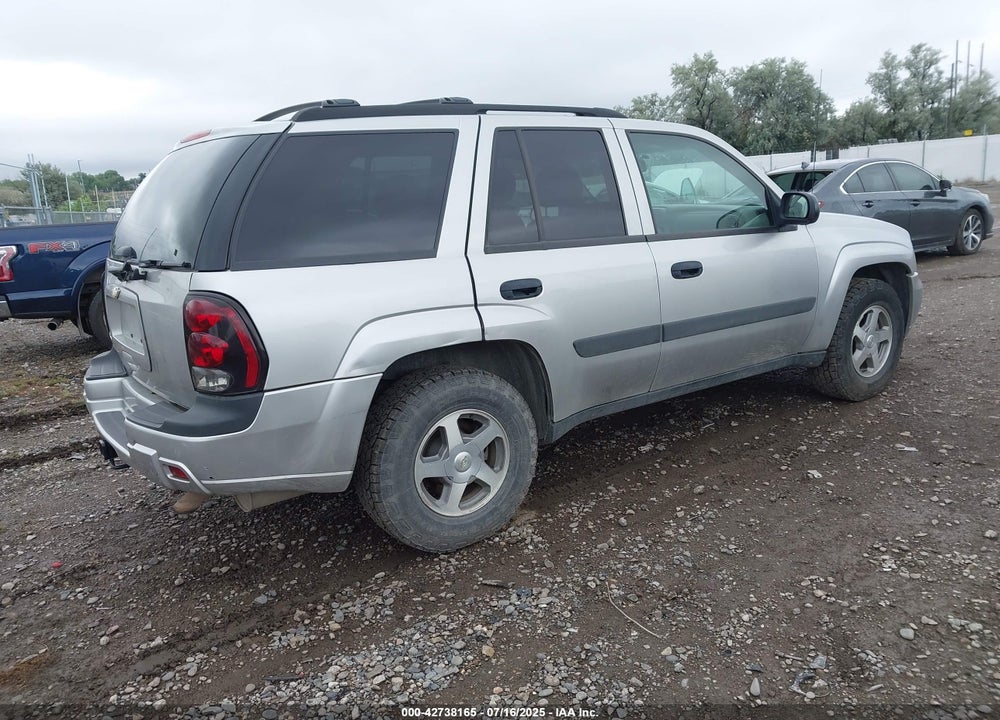 2005 CHEVROLET TRAILBLAZER LS VIN: 1GNDT13S552386087