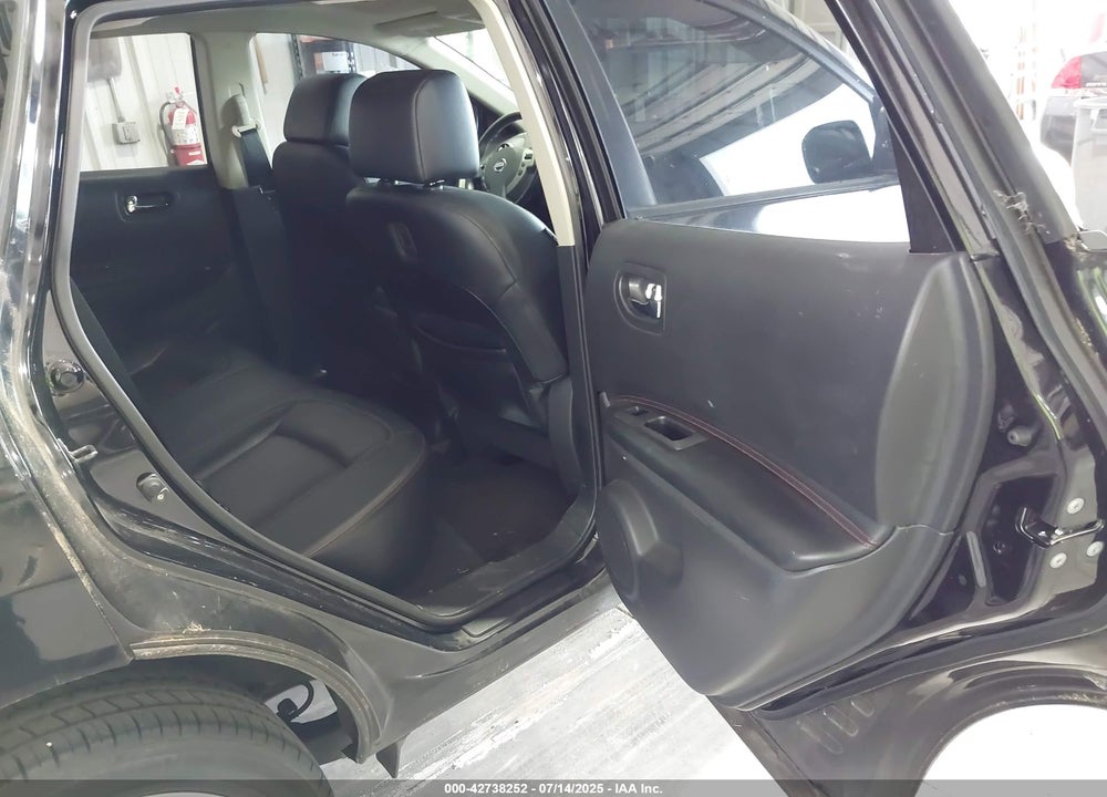 2011 NISSAN ROGUE VIN: JN8AS5MTXBW573217