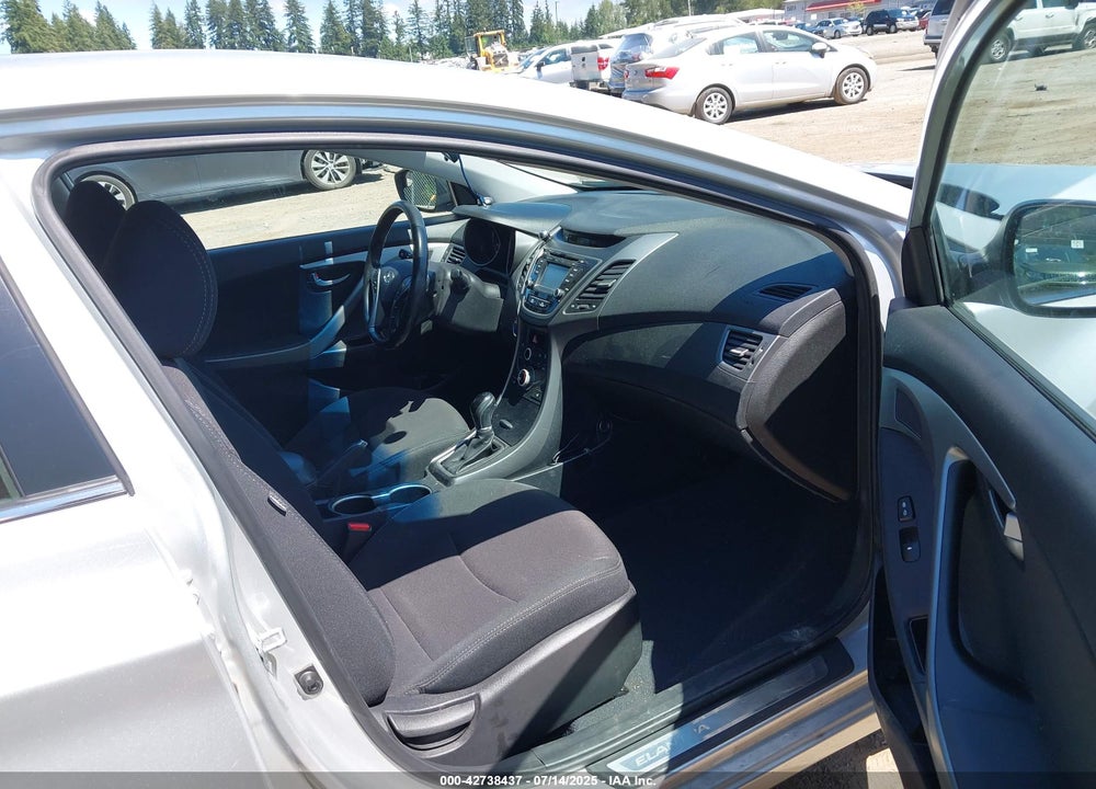 2016 HYUNDAI ELANTRA VIN: 5NPDH4AE4GH736268