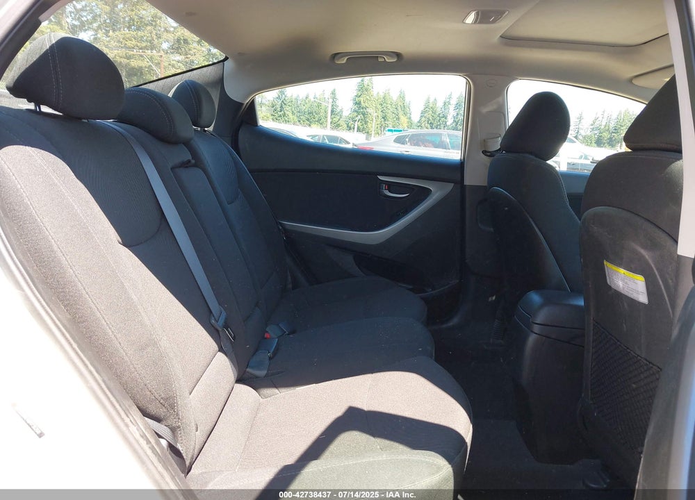 2016 HYUNDAI ELANTRA VIN: 5NPDH4AE4GH736268